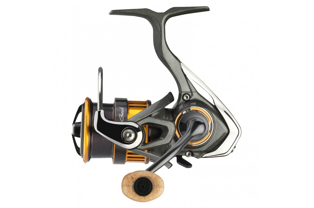 Daiwa 22 Silvercreek X LT 2500S-XH